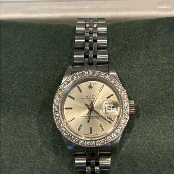 Rolex Silver Luxury Timepiece with Stainless Steel Band - Picture 9 of 10